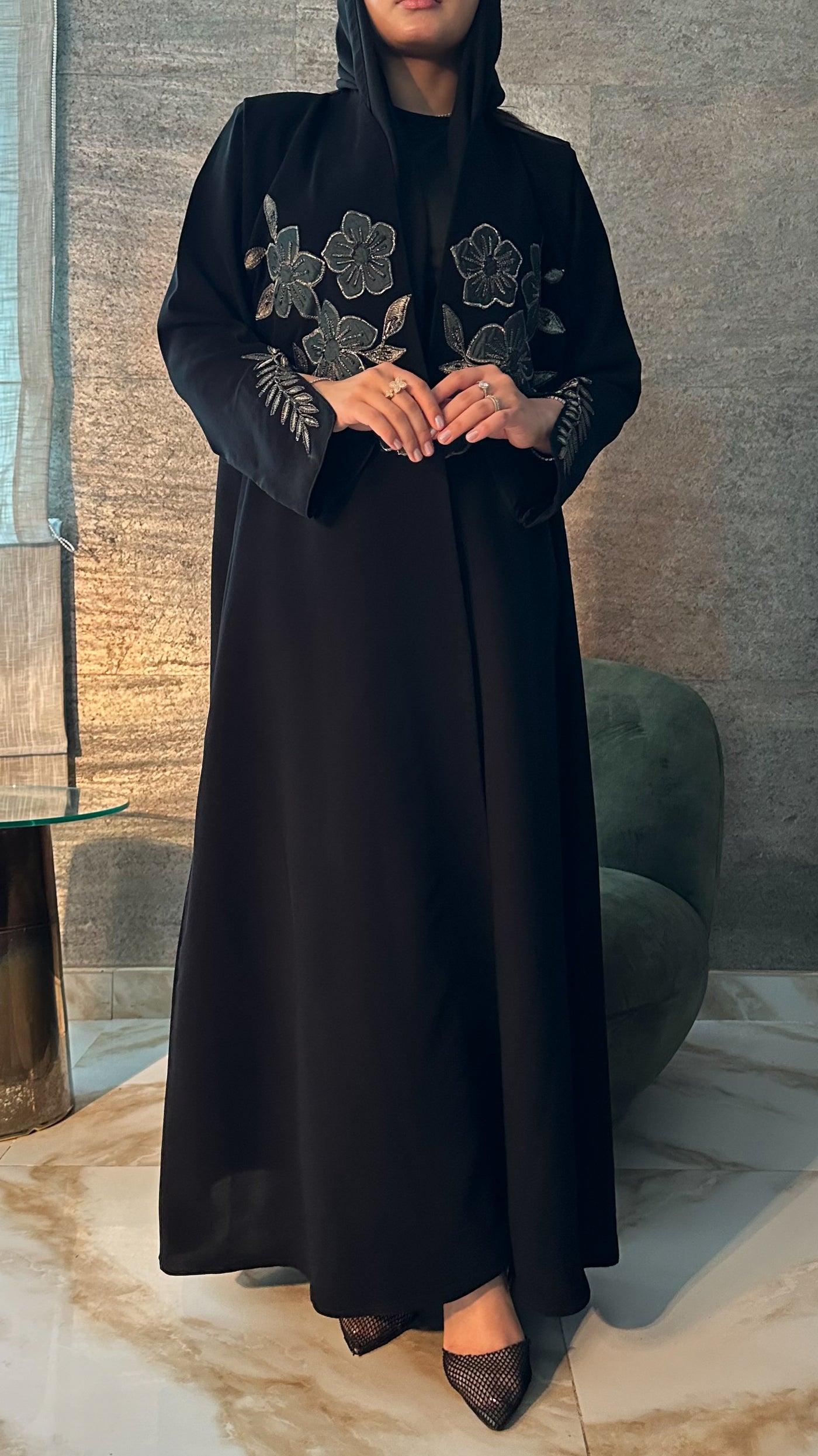 عباية وردة، سيراميك خفيف بتطريز أنيق — A11