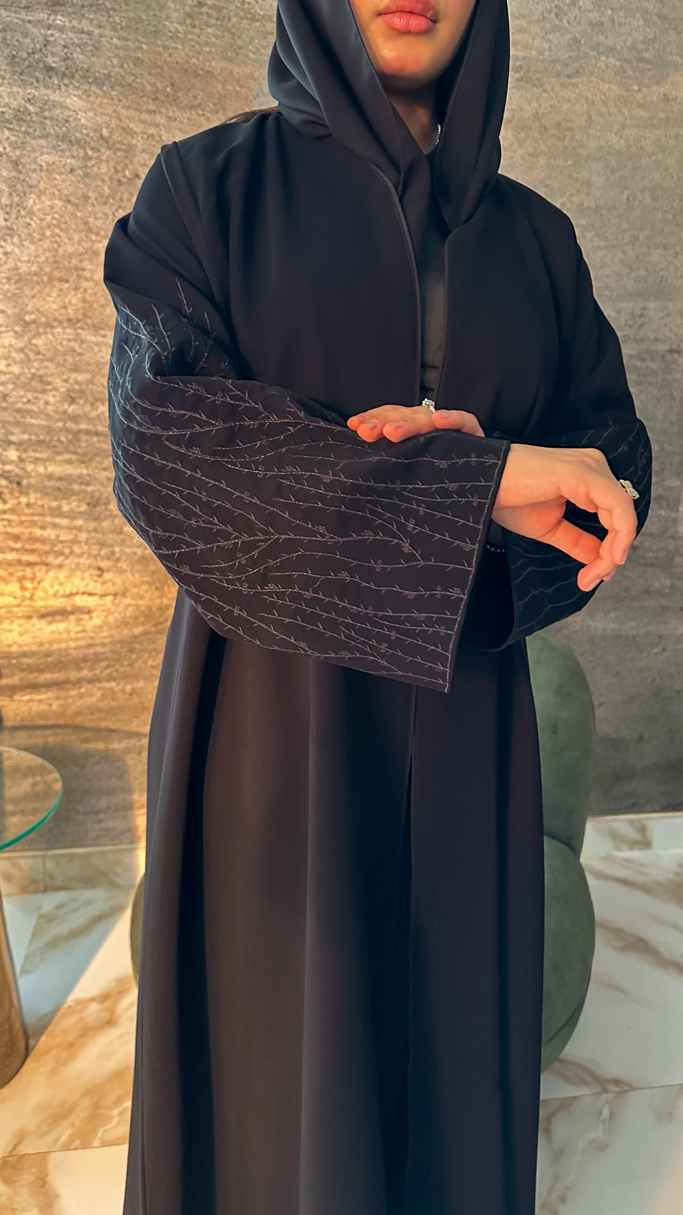 عباية كتان مطرّز أسود — A24
