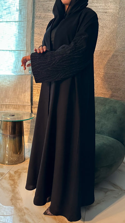 عباية كتان مطرّز أسود — A24