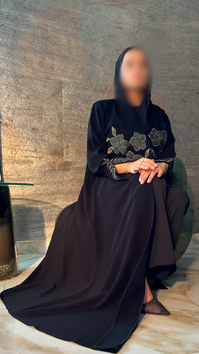 عباية وردة، سيراميك خفيف بتطريز أنيق — A11